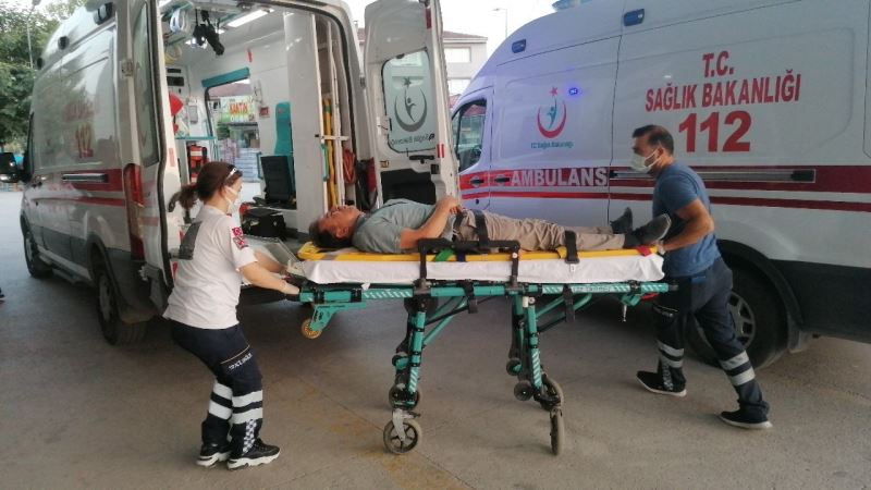 Bursa’da hafif ticari araç ile otomobil çarpıştı: 4 yaralı
