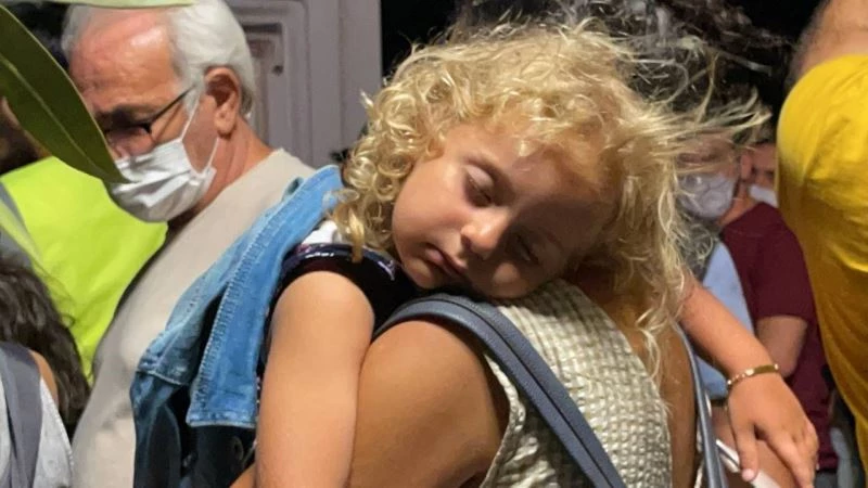 Termik santral çevresindeki yerleşim yerlerinde yaşayanlar kara ve deniz yolu ile tahliye edildi
