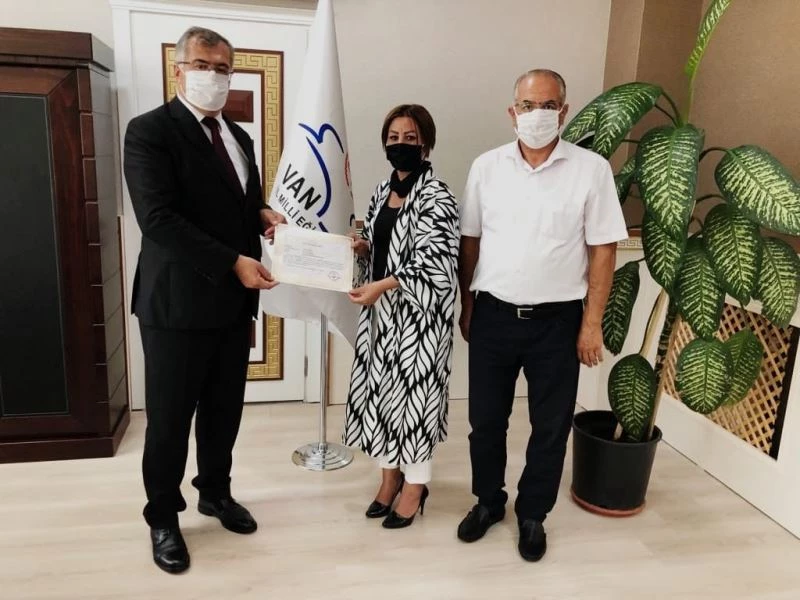 Vali Bilmez’den ADEM Müdiresi Soysal’a başarı belgesi
