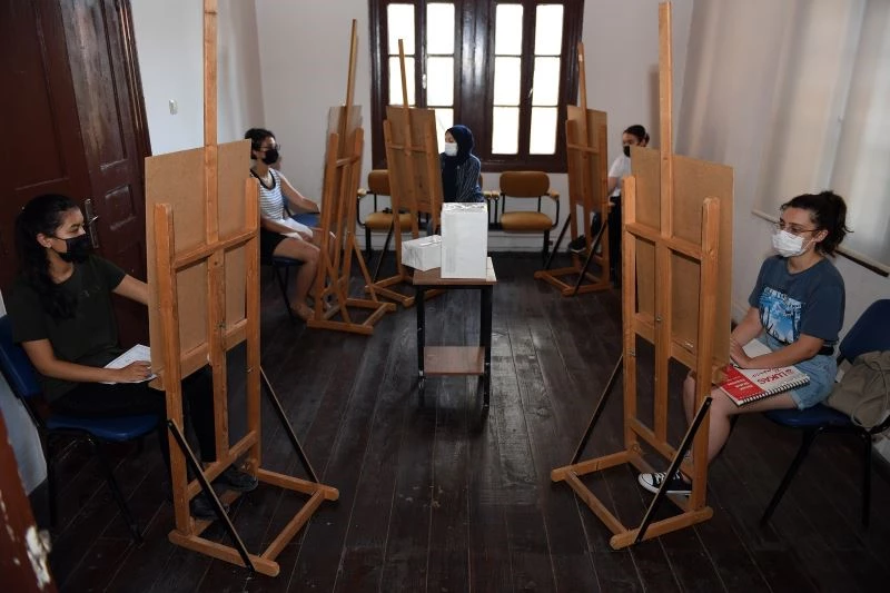 Mersin Büyükşehir Belediyesi’nin konservatuar yaz kursları başladı
