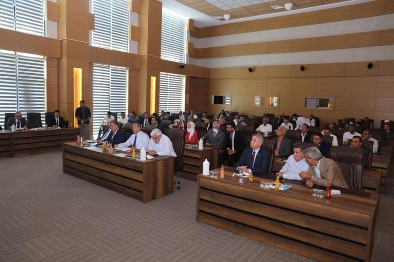 AK Parti Genel Başkan Yardımcısı Özhaseki belediyede toplantıya katıldı
