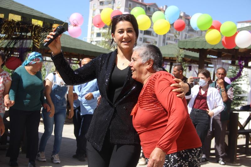 Ünlü Sanatçı Pınar Dağdelen’den sevindiren konser
