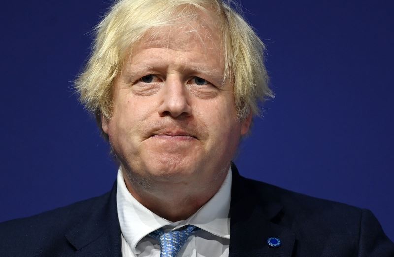 İngiltere Başbakanı Johnson’ın karantina kararı halkı kızdırdı
