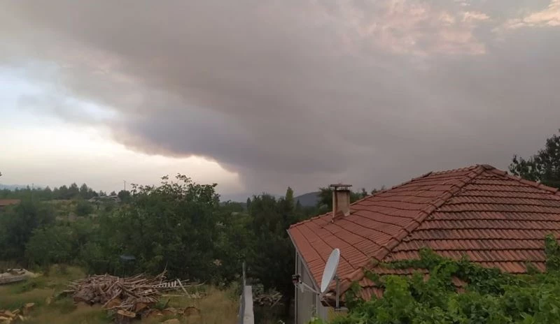 Muğla’daki yangının külleri Denizli ve ilçelerine ulaştı
