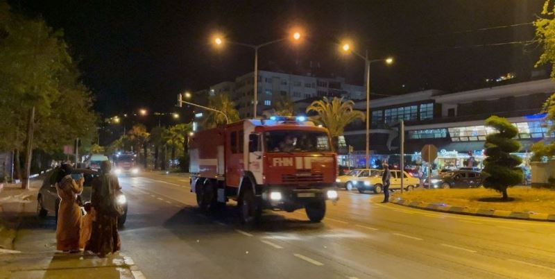 Azerbaycan’dan Türkiye’deki yangın bölgesine destek için itfaiye ekipleri gelmeye devam ediyor
