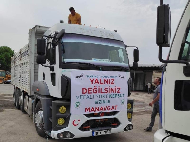 Kepsut’tan yangın bölgesine 9 tır hayvansal gıda yardımı
