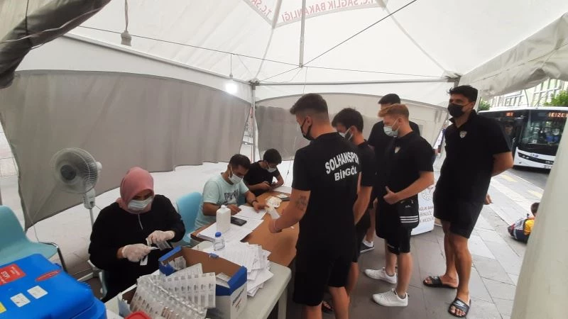 Solhanspor oyuncuları aşı olup duyarlılık çağrısında bulundu
