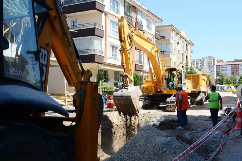 Sağduyu ve Dereboyu Caddesi’nin altyapı sorununu çözüyor

