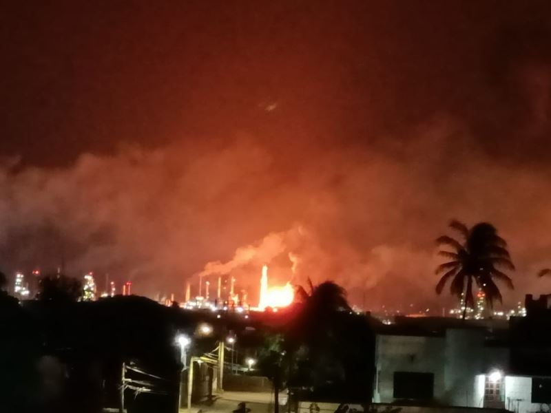 Meksika’da petrol rafinerisinde korkutan yangın
