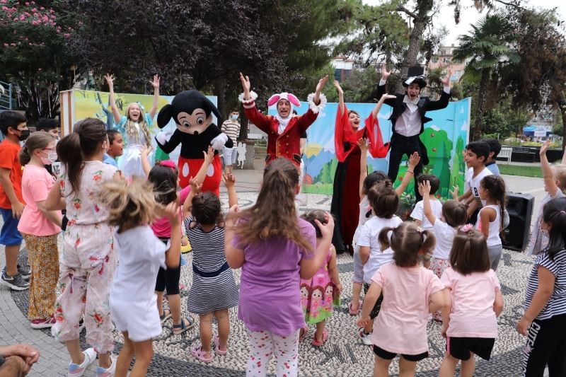 Çocuklar ‘Alice Harikalar Diyarı’ ile eğlendi
