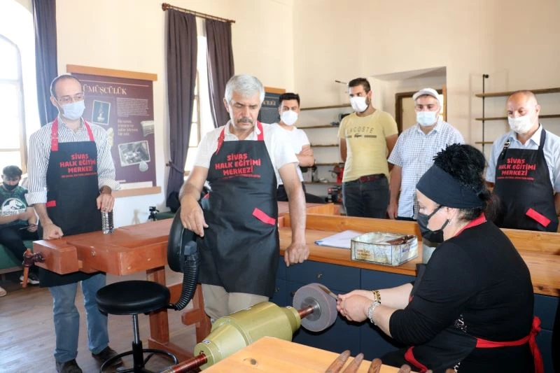 Sivas bıçağı ders oldu, kursiyerler arasında kadınlarda var
