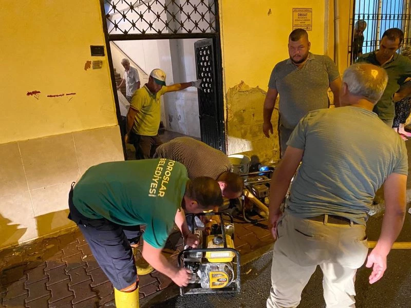 Toroslar Belediyesi, sağanak yağış sırası ve sonrasında teyakkuz halinde çalıştı
