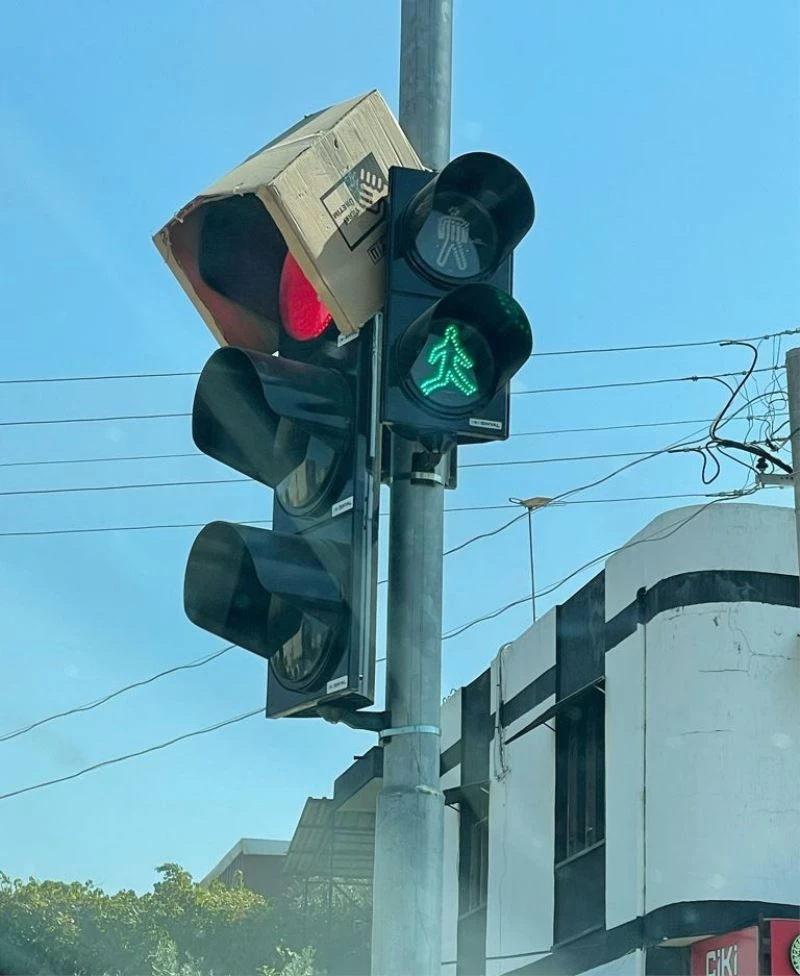 Trafik ışıklarına gölgelik
