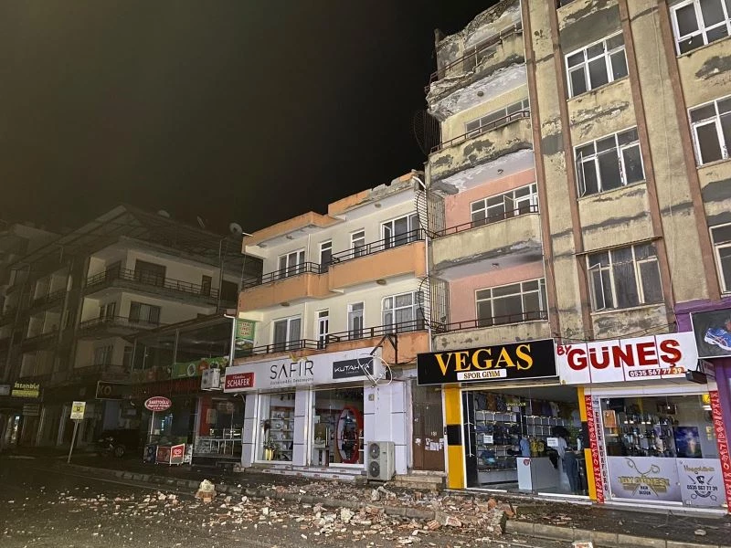 Balkona yıldırım düştü
