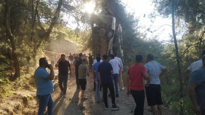 Türbe ziyareti dönüşü feci kaza: ölü ve yaralılar var
