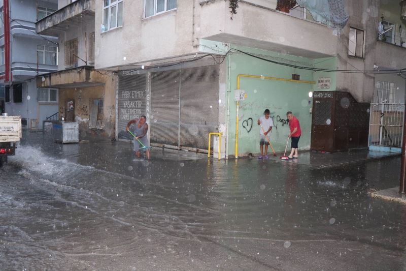 Samsun’da sağanak su birikintileri oluşturdu
