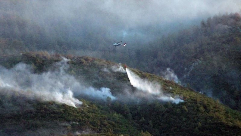 Hava araçlarının yüzlerce sortisine karşılık rüzgarın yön değiştirmesi alevleri artırdı
