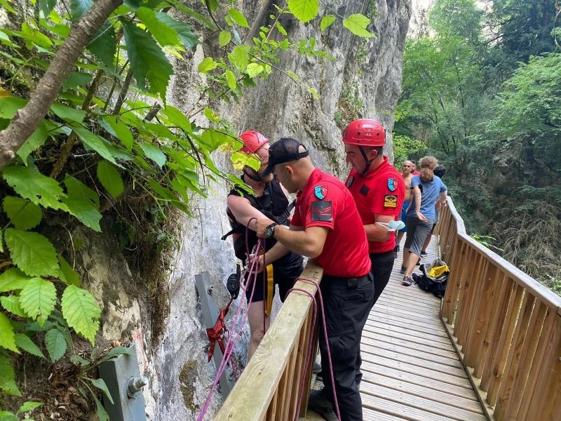 İzinsiz girdikleri kanyonda mahsur kalan 6 kişi kurtarıldı
