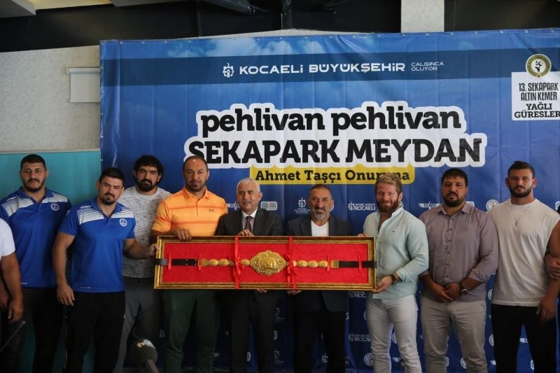 Ünlü başpehlivanlar 41 bin TL’lik kemerin sahibi olmak için kol bağlayacak
