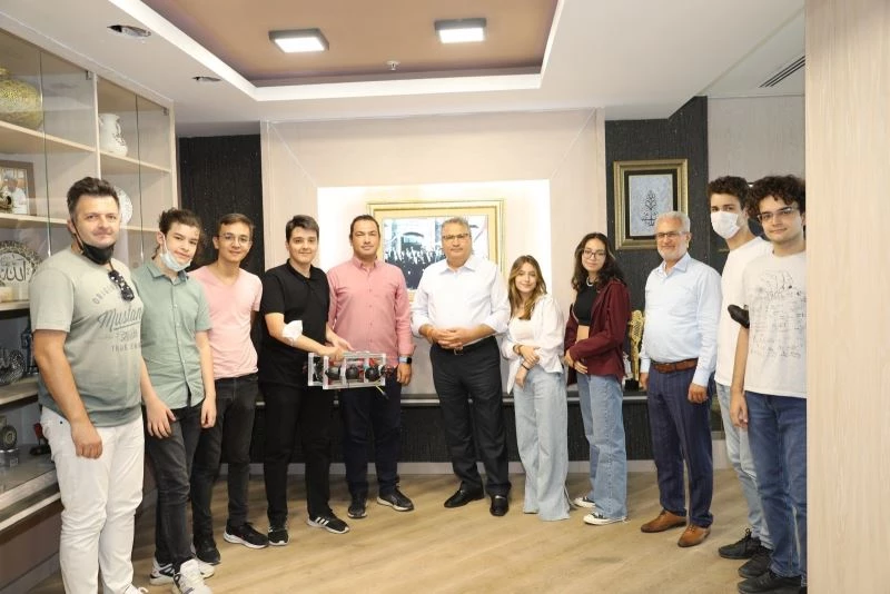 Başkan Çerçi geleceğin bilim adamlarını ağırladı
