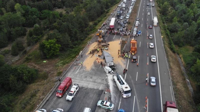 TEM’in İstanbul yönü 4,5 saat sonra trafiğe açıldı
