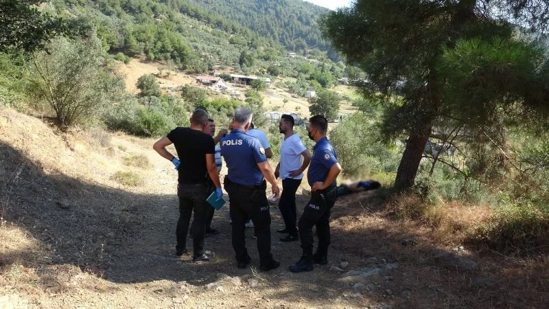 Koyunlarını otlatırken ceset buldu
