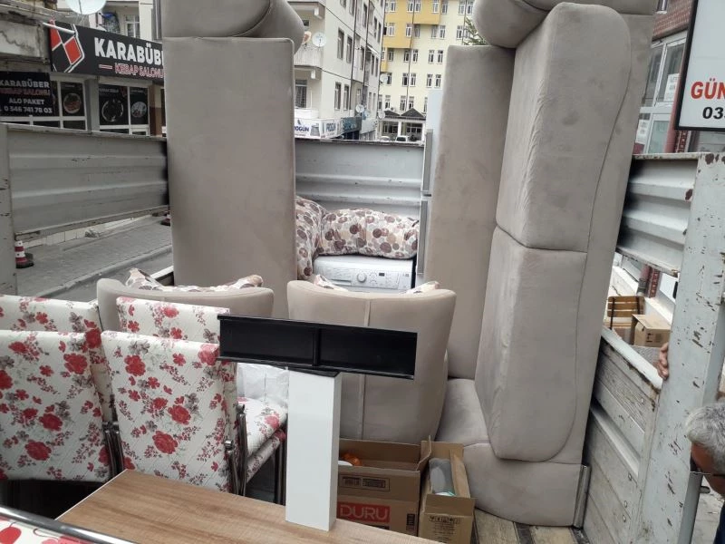 Günışığı Derneği, yangın mağduru yaşlı çiftin yaralarını sardı
