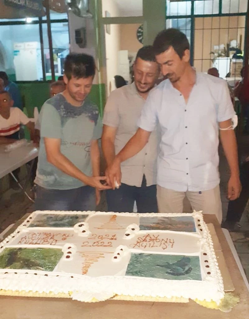 Av mevsiminin başlamasını pasta keserek kutladılar
