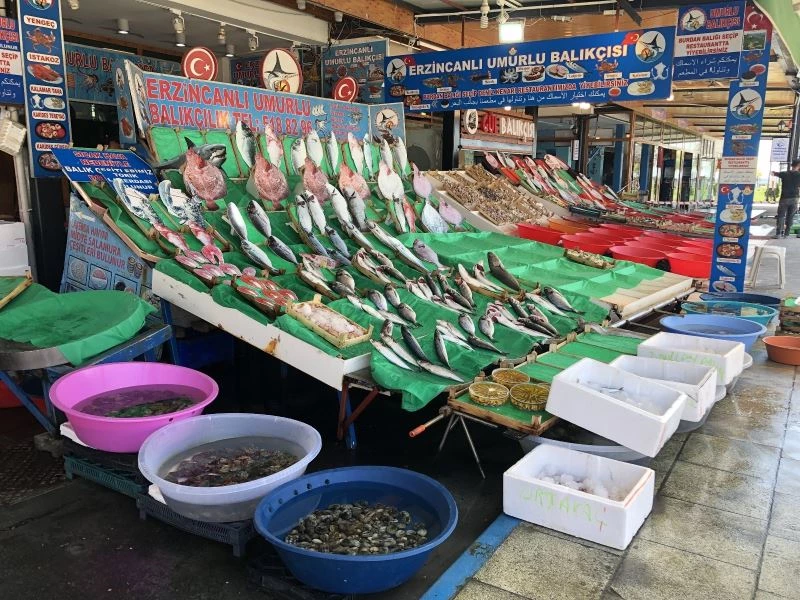 Kumkapı’daki balık tezgahları boş kaldı
