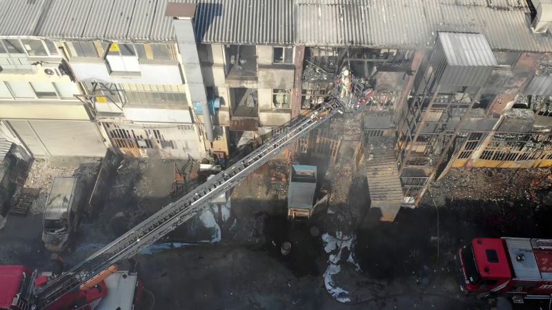 Başakşehir’de büyük çapta hasar gören fabrika havadan drone ile görüntülendi

