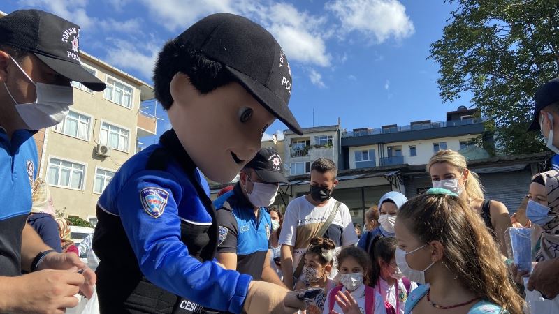 ‘Cesur’ polis, çocuklarla buluştu
