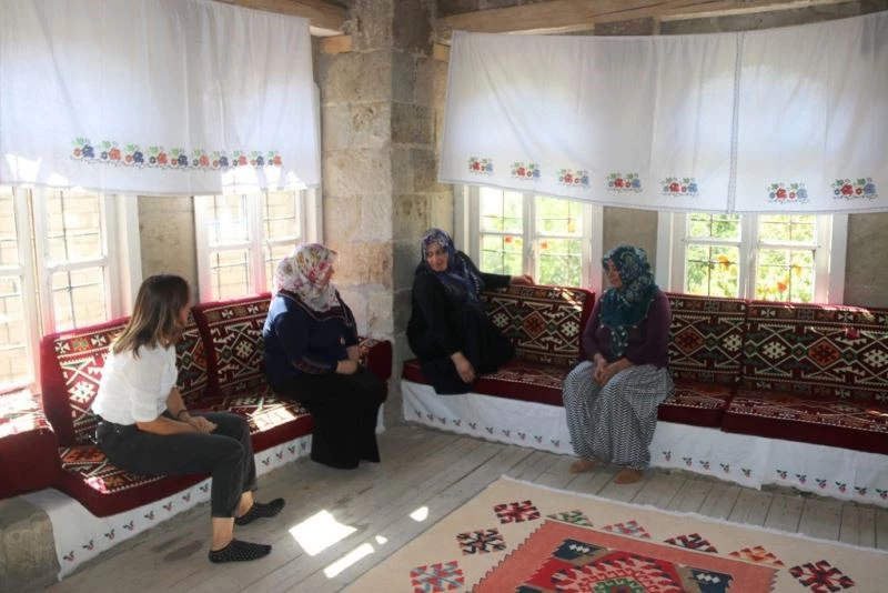 Geleneksel Bitlis evleri kadınların dokunuşuyla eski ihtişamına kavuşuyor
