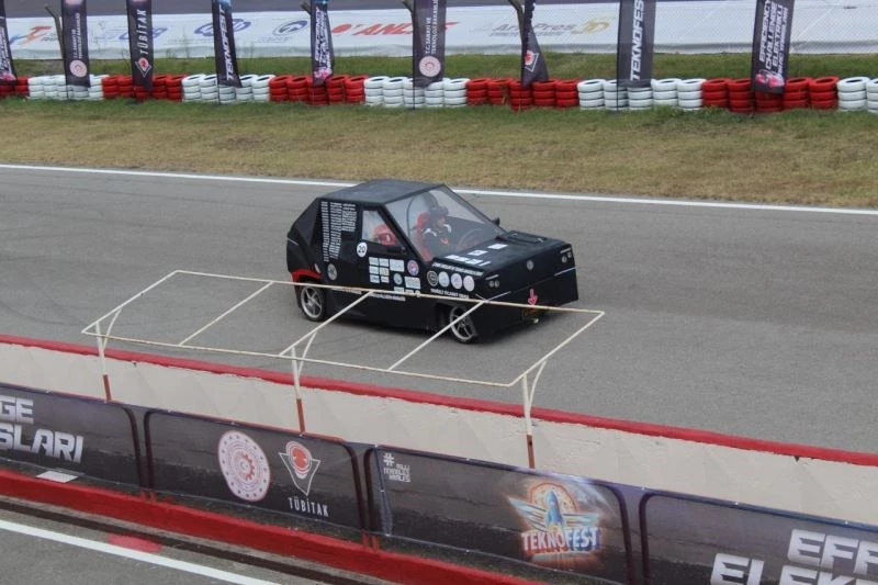 Denizlili öğrencilerin tasarladığı ‘Karaman’ en hızlı araç olarak kayıtlara geçti
