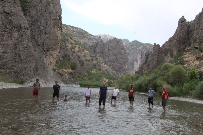 Terörden temizlenen Bestler Dereler, deniz sahillerini aratmıyor
