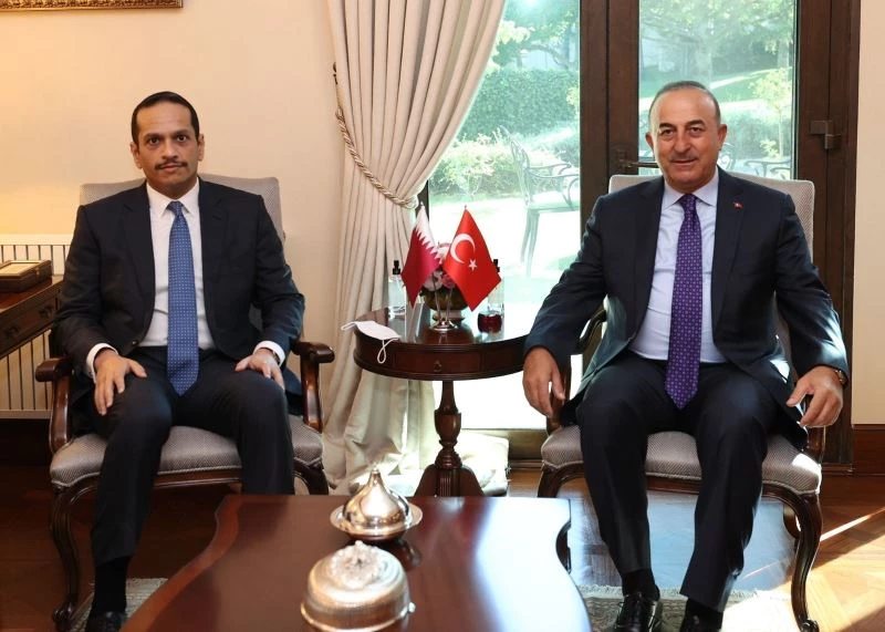 Bakan Çavuşoğlu, Katarlı mevkidaşı Al Thani ile görüştü
