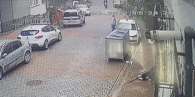 (Özel) İstanbul’da ilginç kaza: Tek teker şovu sonrası arkadaşını düşürdü
