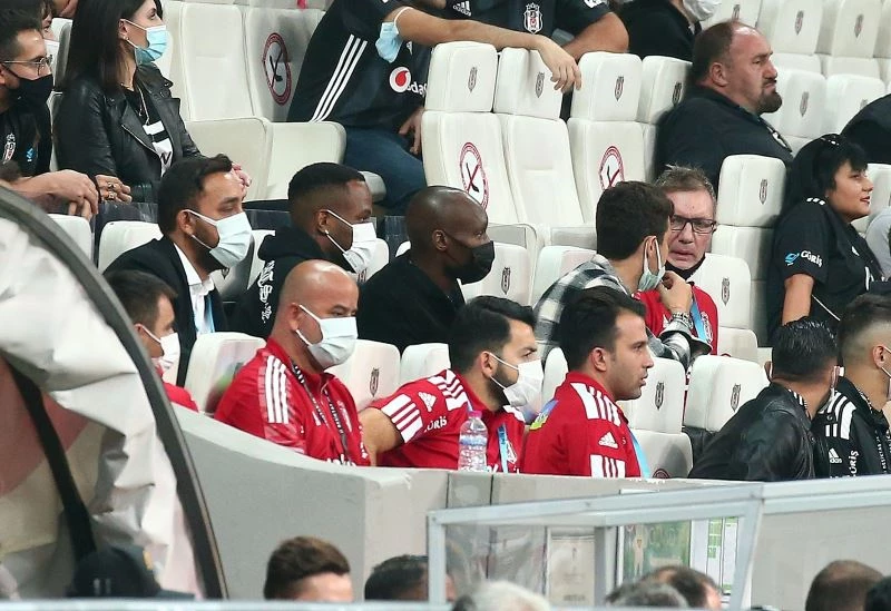 Atiba ve Larin maçı tribünden izledi
