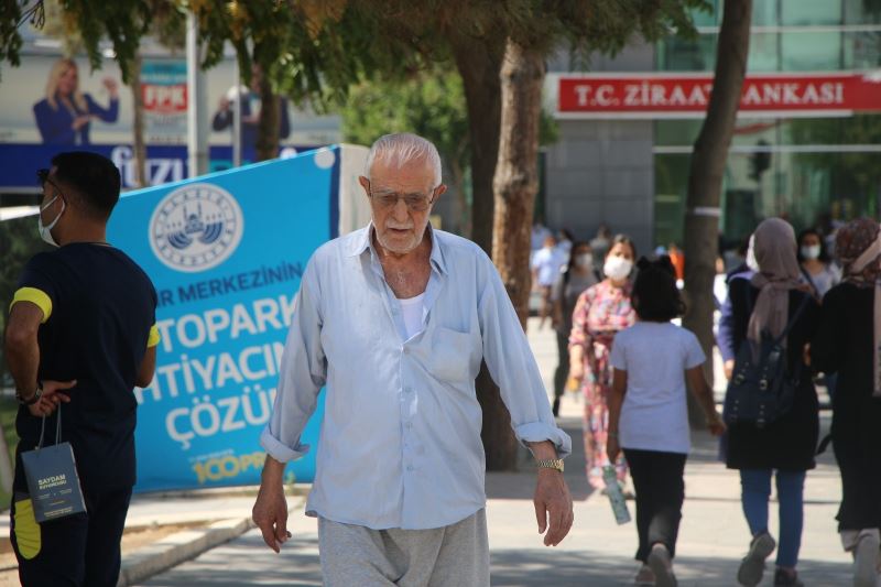 Vaka sayısının en çok arttığı Elazığ’da maskesiz vatandaş, herkesi maske takmaya davet etti
