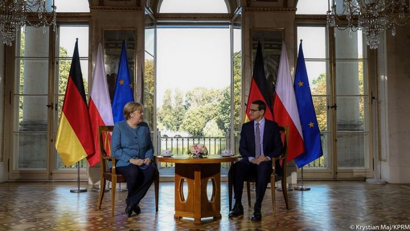 Merkel: “Polonya’nın Belarus sınırındaki göçmenlerin baskı aracı olarak kullanılması kabul edilemez”
