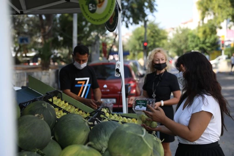 Buca’da hem üreticinin hem tüketicinin yüzü gülüyor
