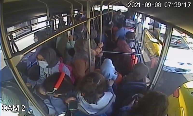 Halk otobüsü şoförü, baygınlık geçiren yolcuyu hastaneye yetiştirdi
