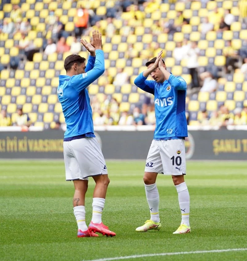 Mesut Özil 2 maç sonra ilk 11’de
