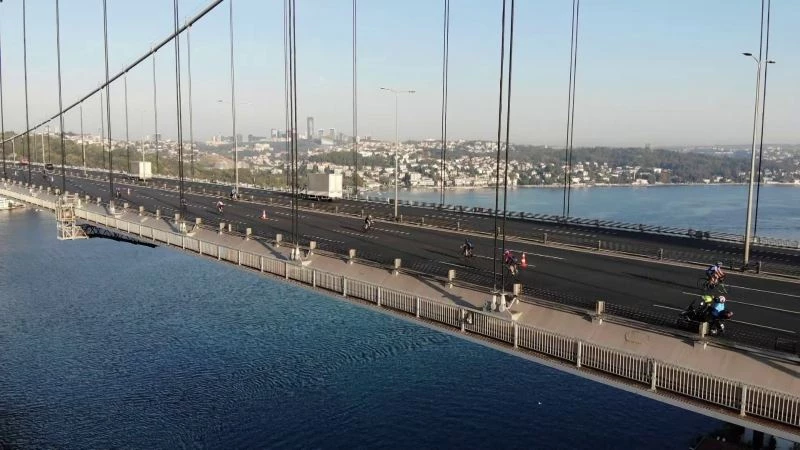 Dünyanın ilk kıtalararası triatlon yarışı havadan görüntülendi
