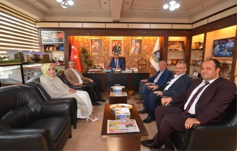 Uçar, Başkan Çöl’ü başarılı projelerinden dolayı tebrik etti
