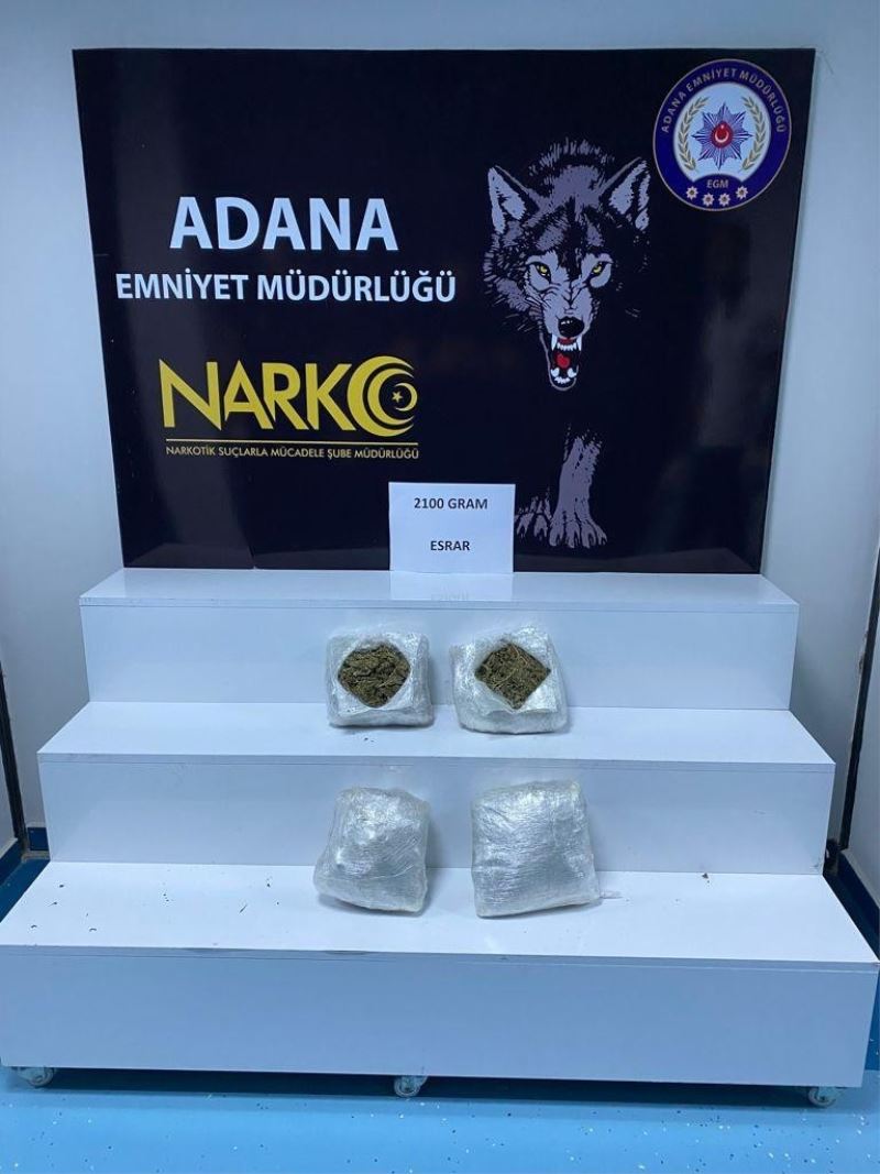 Yolcu otobüsünde yolcunun çantasından 2 kilo 100 gram esrar çıktı
