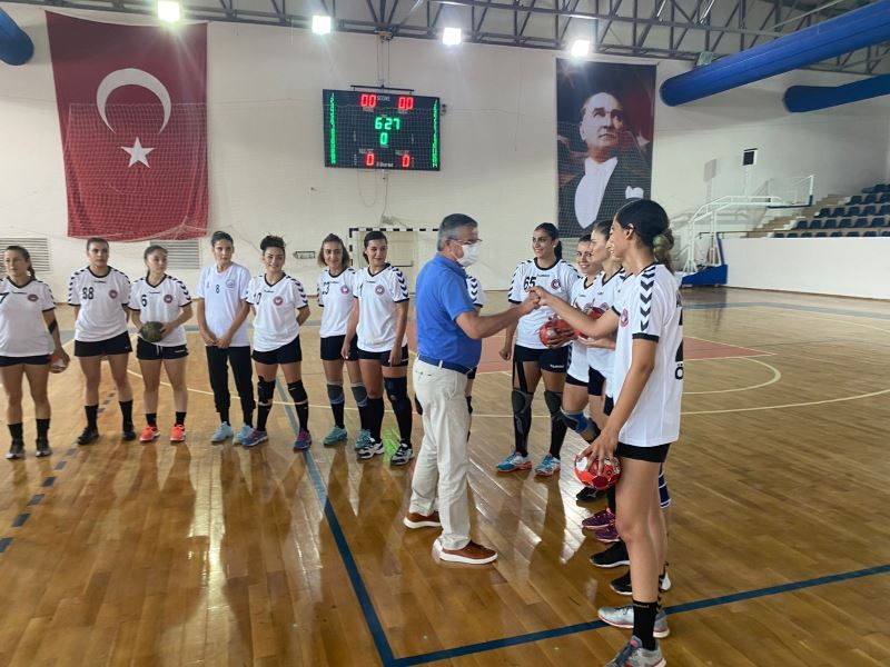Başkan Topaloğlu, Hentbol Kadınlar Süper Lig karşılaşmasını izledi
