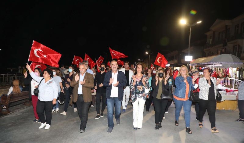 Genco Erkal, Kurtuluş Gününde Ahmed Arif şiirleriyle Mudanya’daydı
