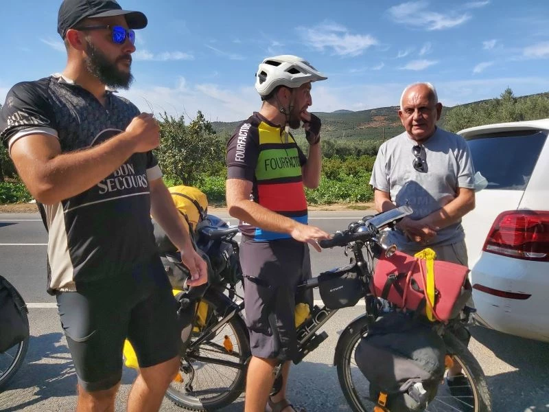 4 bin kilometre pedal çevirerek İznik’e geldiler

