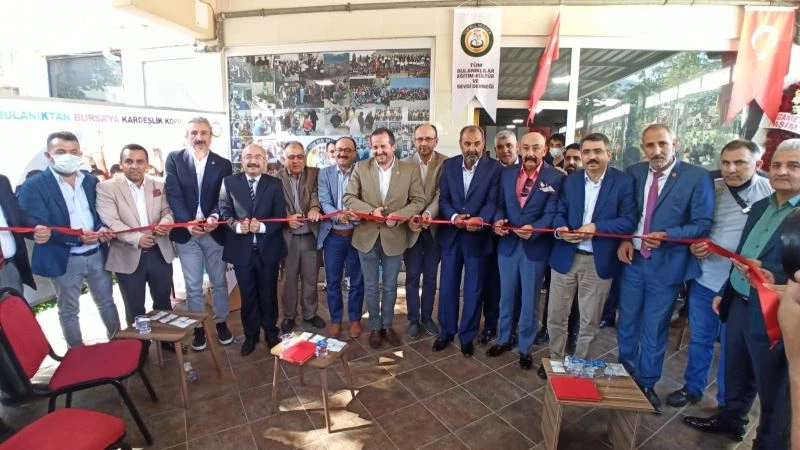 En şefkatli market...Açılışa gelenlerin yardımlarıyla raflar doldu taştı
