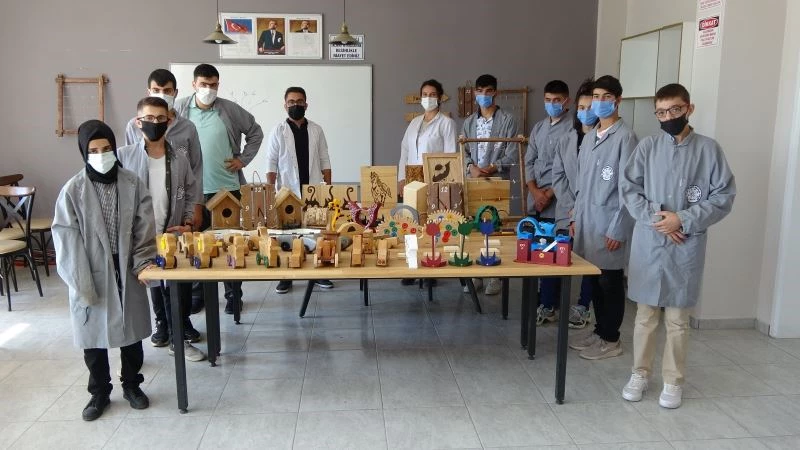 Muş’ta özel öğrenciler el becerileriyle sosyalleşiyor
